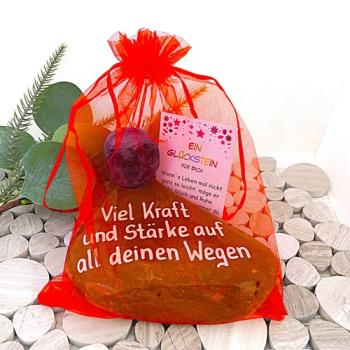 Preview: Glücksstein mit Geschenkkarte in einem Organza Säckchen