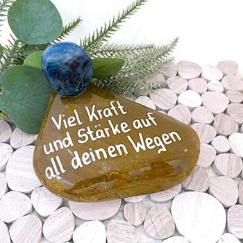 Preview: Glücksbringer Stein mit einem Trommelstein und einem Spruch beschriftet