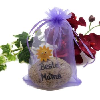 Glücksstein Sonne in einem lila Organza Säckchen