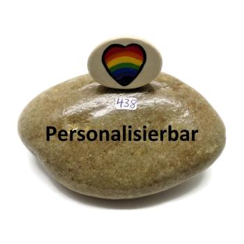 Gedenkstein für Sternenkind mit handbemalten Regenbogenherz und individuellen Wunschtext