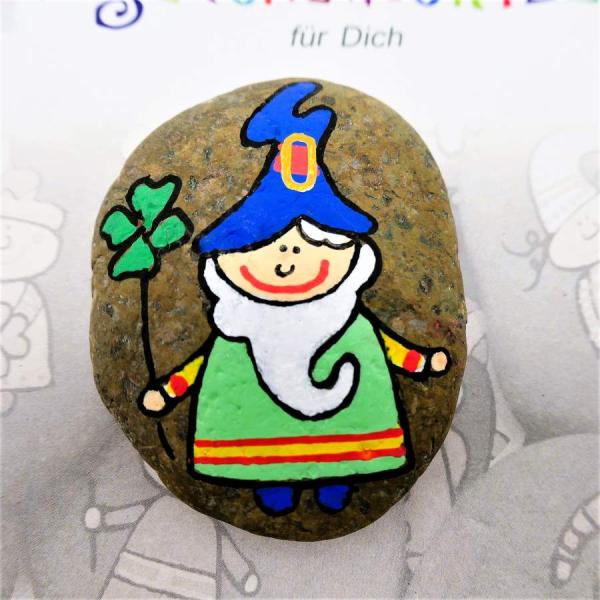 Glückswichtel in grün mit blauer Mütze