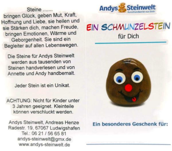 Schmunzelstein mit lachendem Gesicht auf einer Klappkarte
